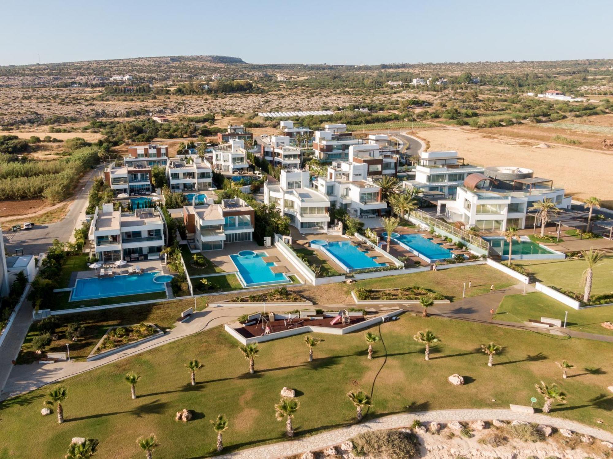 Vivo Mare Beachfornt Villas - Azure Ayia Napa Bagian luar foto