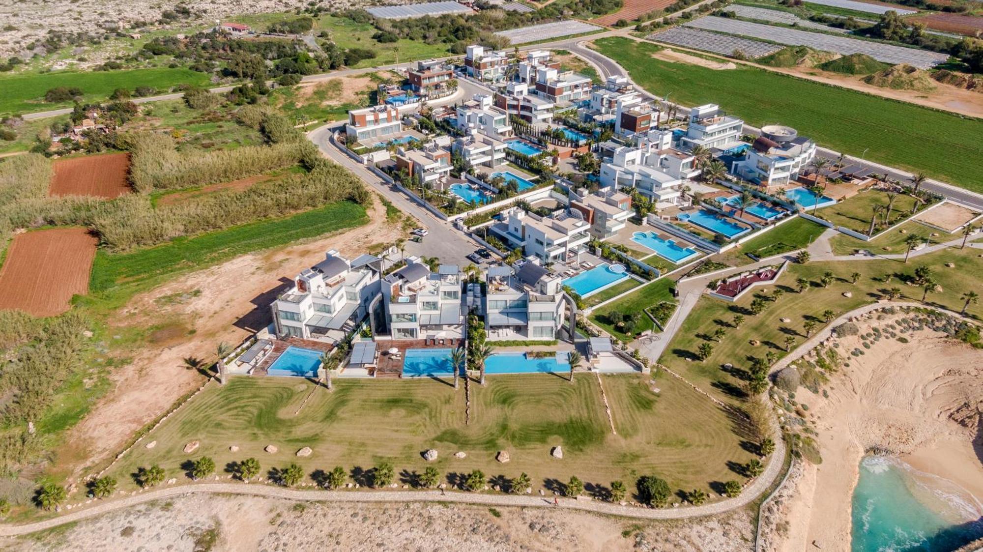 Vivo Mare Beachfornt Villas - Azure Ayia Napa Bagian luar foto